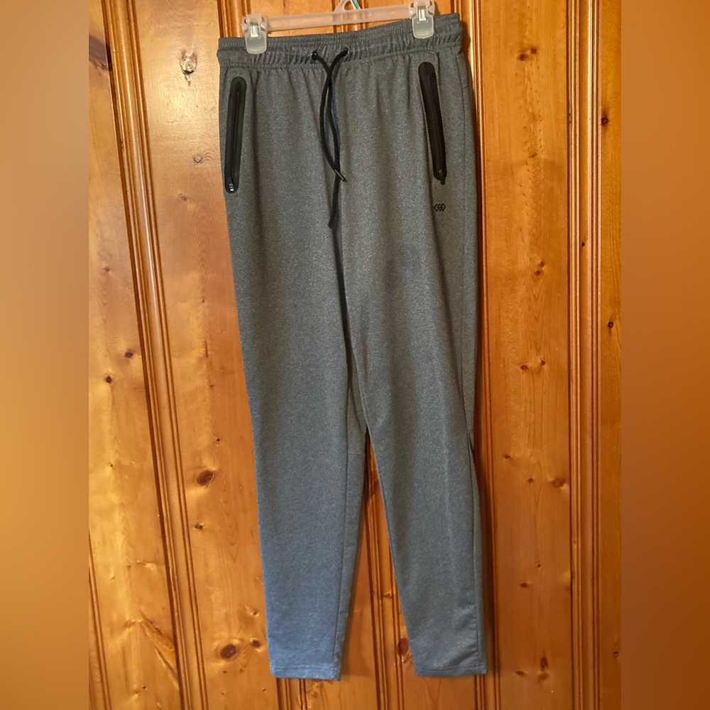 Says size small but fits like a med Unisex LEG3ND jogging pants New